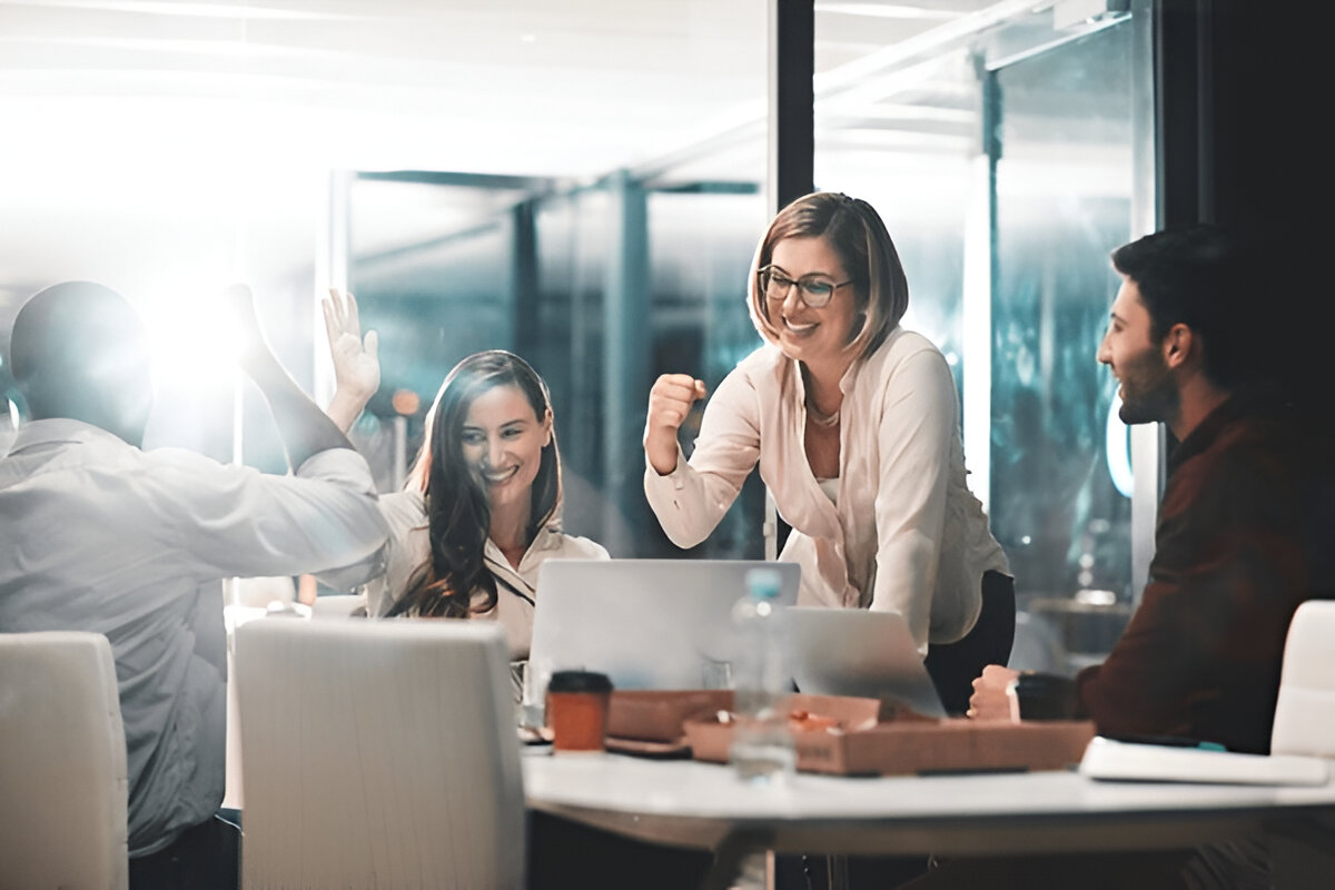 HR manager using SponicHR dashboard to streamline employee management